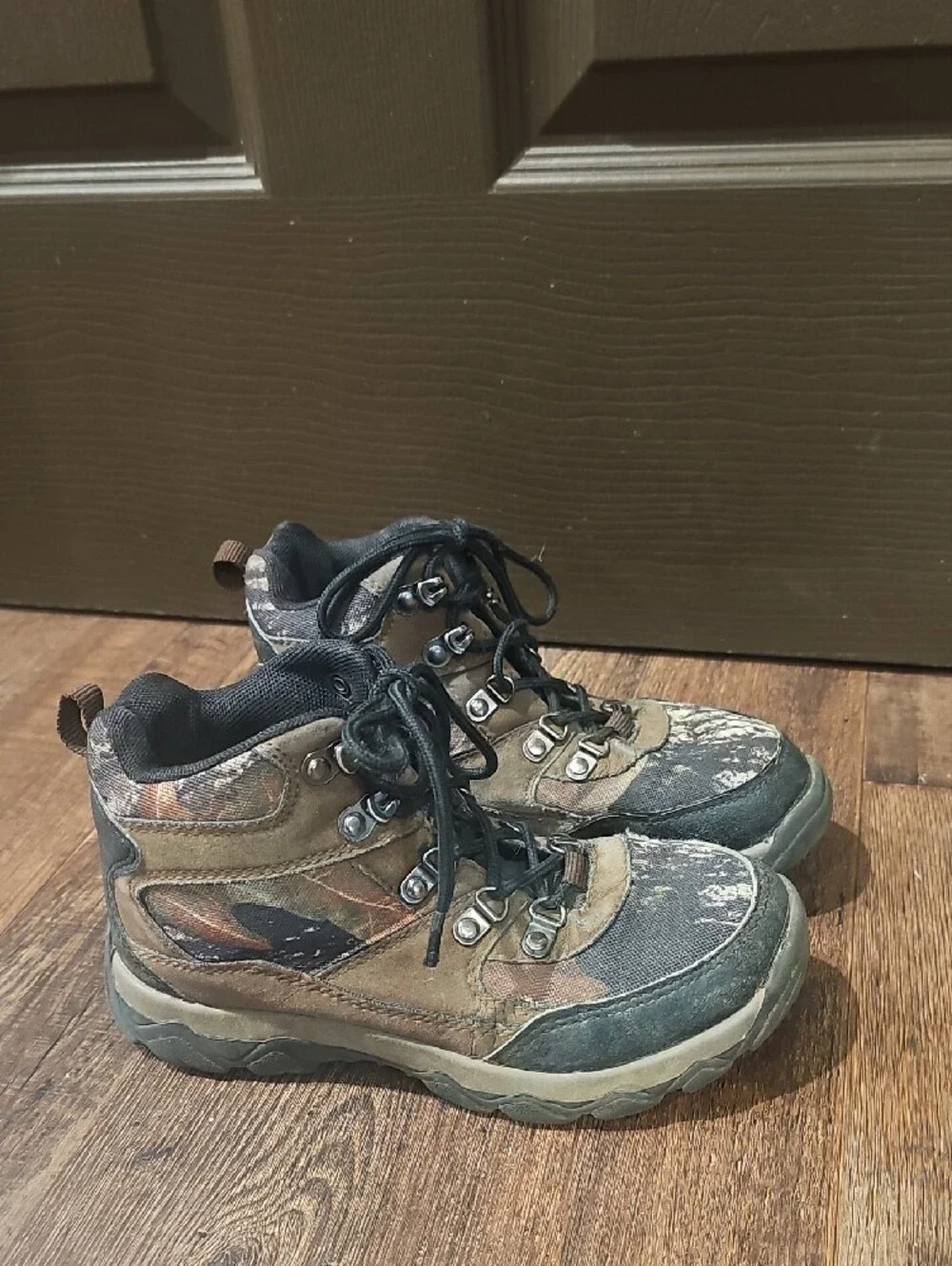 Kids Brown Camouflage Hiking Boots - Durable Outdoor Trail Shoes
